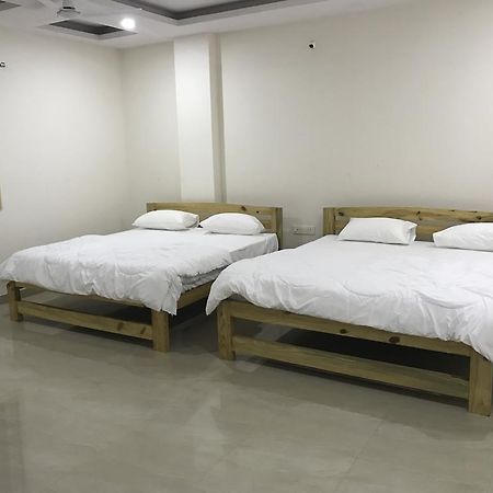 Chik Bānavar Avigna Lokesh Hotel מראה חיצוני תמונה